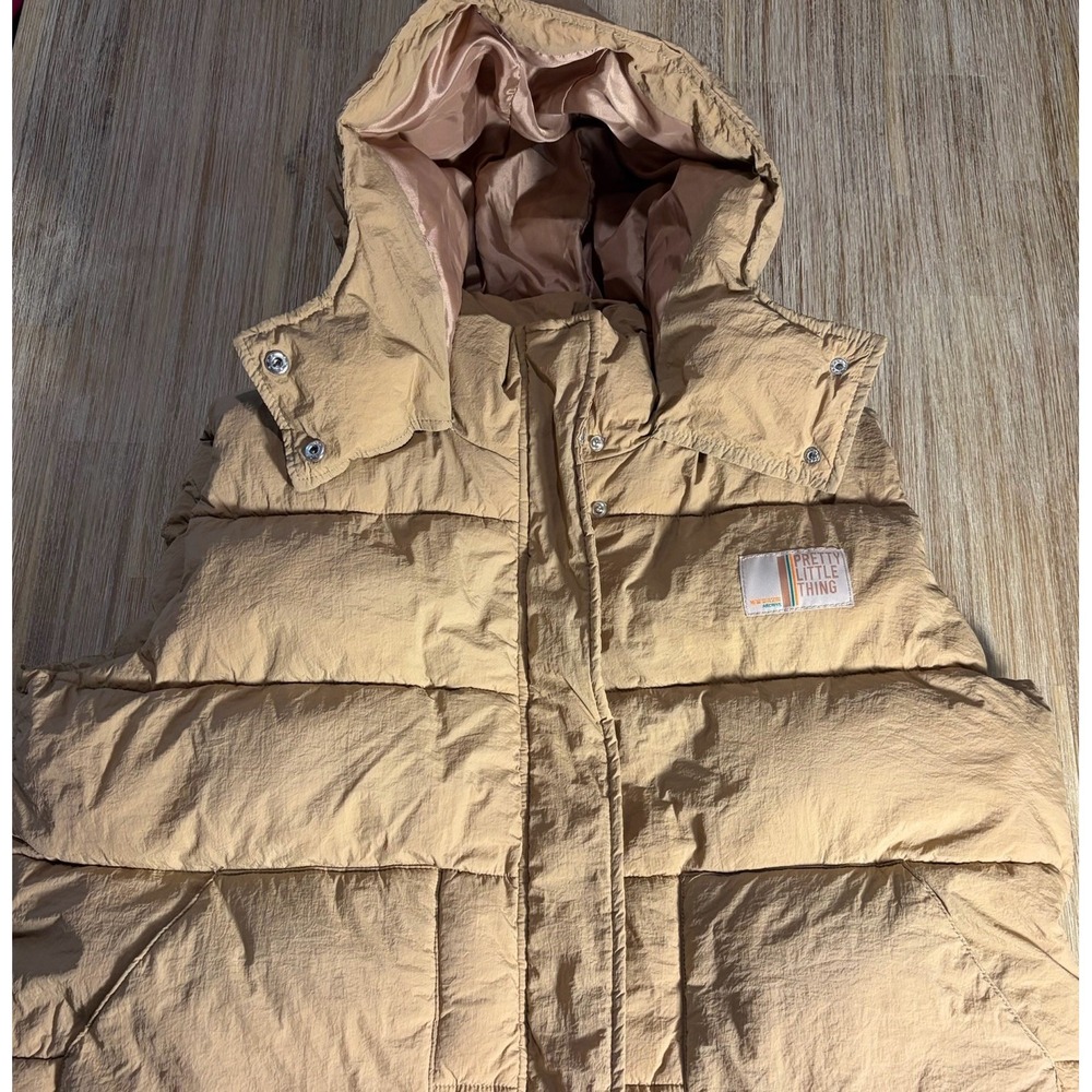 Pretty Little Thing Beige Hooded Puffer Vest Size Medium Petite - Picture 6 of 12